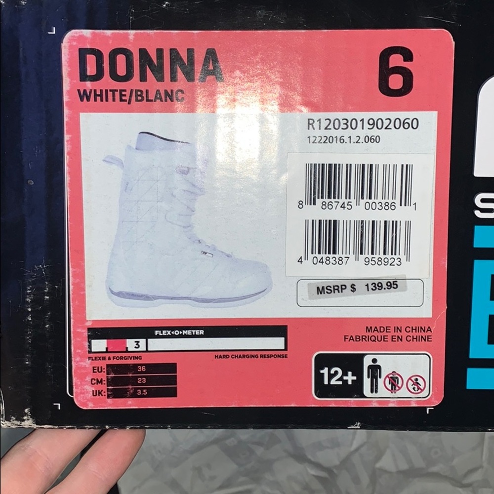 Snow boarding shoes